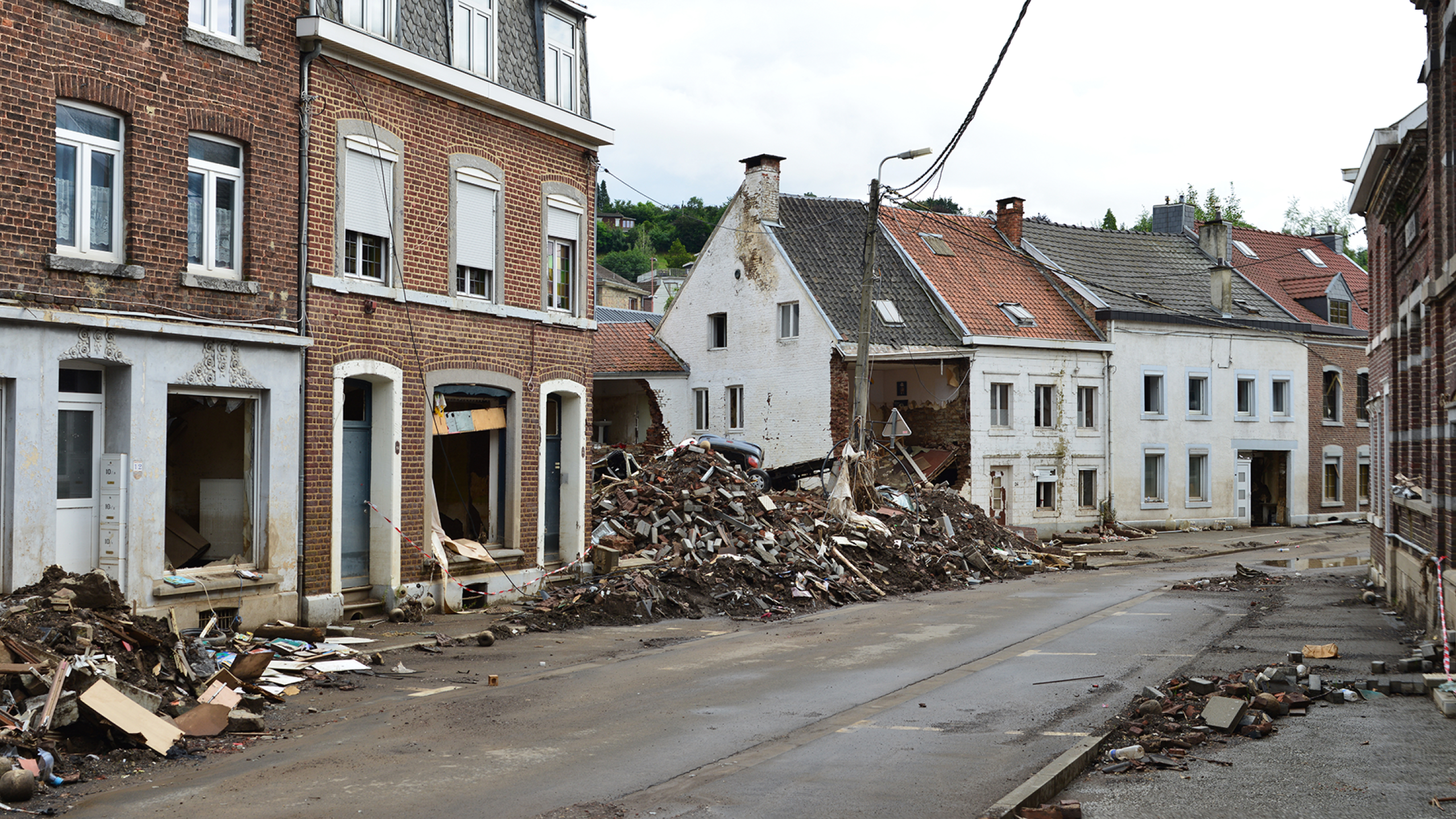 Straat met onderlopen huizen in Pepinster